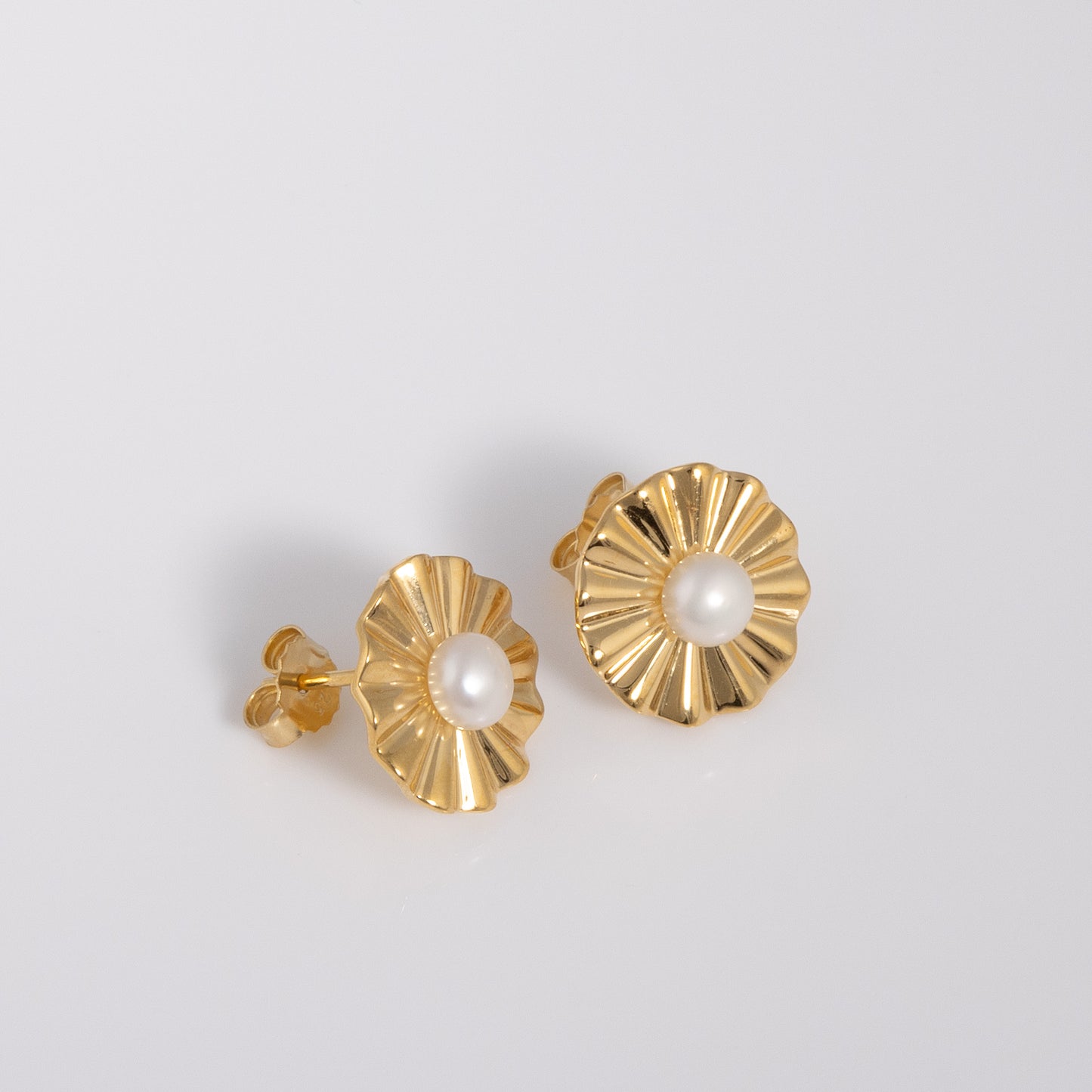 Gold Vermeil Stud Earrings with Central Freshwater Pearl