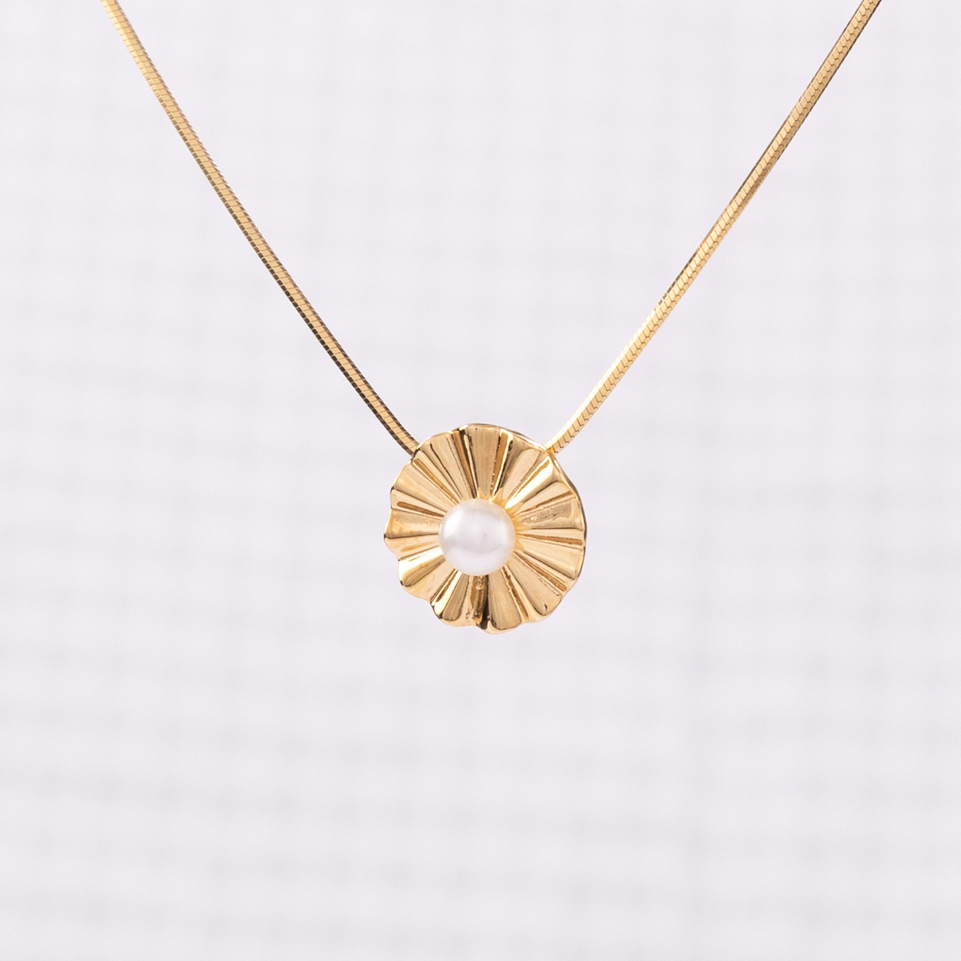 Gold Vermeil Pendant Necklace with Central Freshwater Pearl