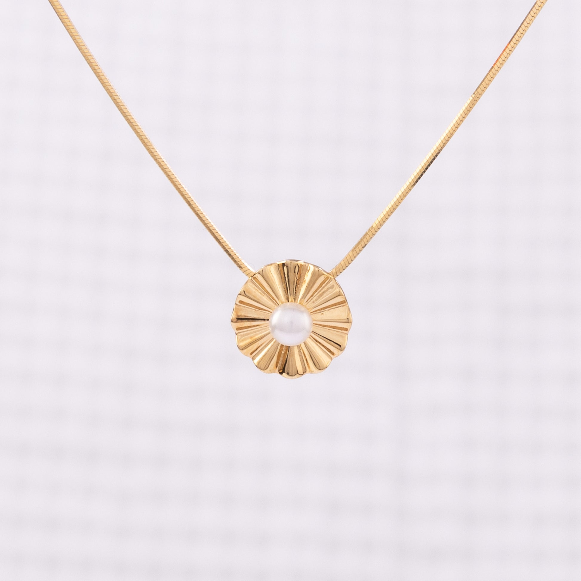 Gold Vermeil Pendant Necklace with Central Freshwater Pearl