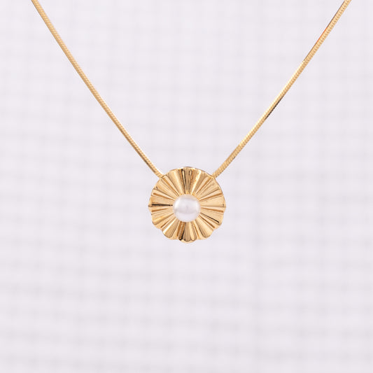 Gold Vermeil Pendant Necklace with Central Freshwater Pearl