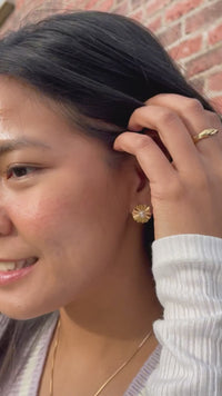 Gold Vermeil Stud Earrings with Central Freshwater Pearl