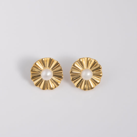 Gold Vermeil Stud Earrings with Central Freshwater Pearl